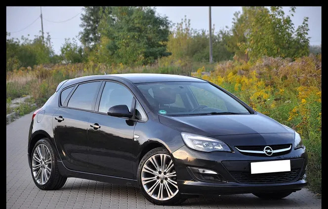 samochody osobowe Opel Astra cena 37500 przebieg: 139000, rok produkcji 2014 z Siedlce